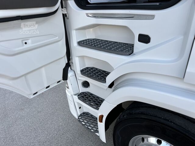 Tracteur routier standard SCANIA 590S V8