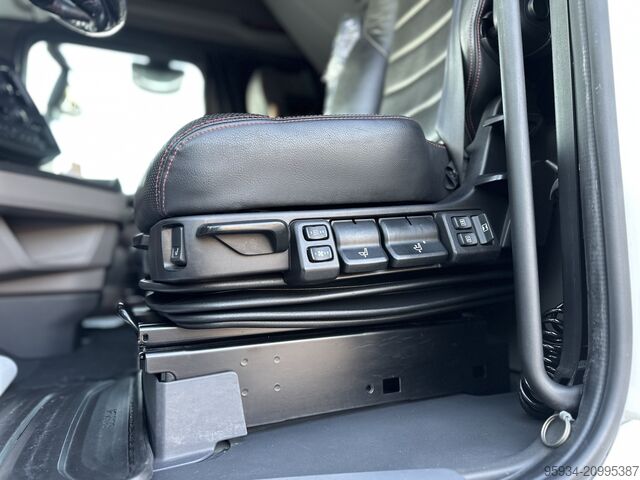 Tracteur routier standard SCANIA 590S V8