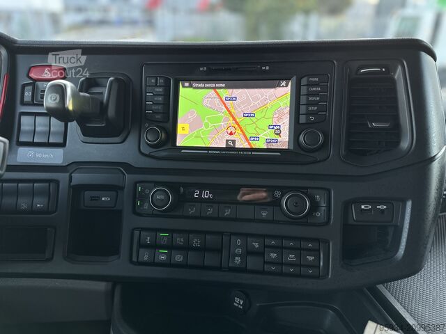 Tracteur routier standard SCANIA 590S V8