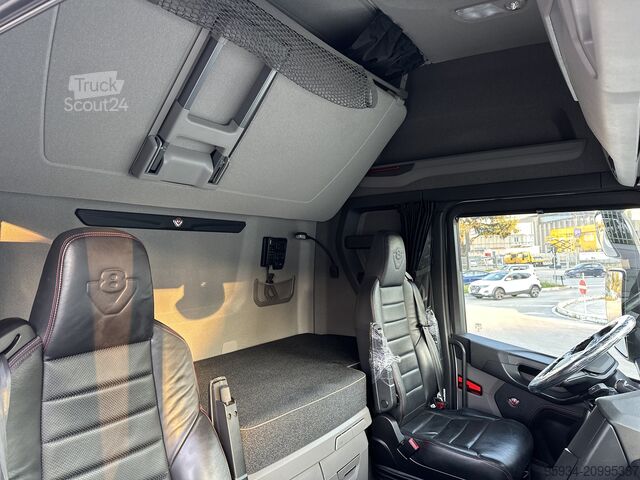 Tracteur routier standard SCANIA 590S V8