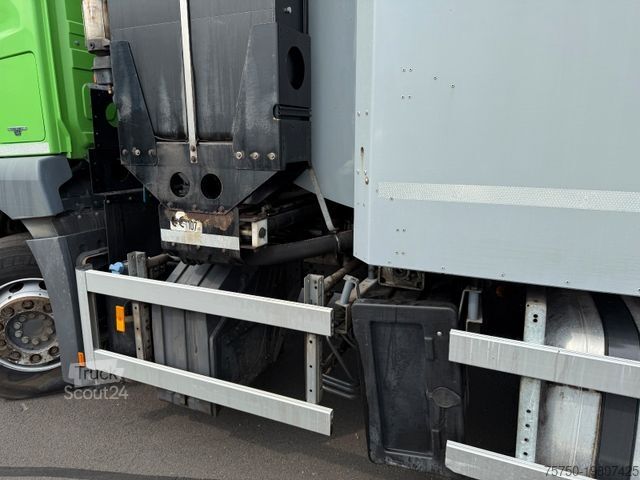 Vuilniswagen MERCEDES-BENZ Antos 2533 Seitenlader Zoeller SLF XL