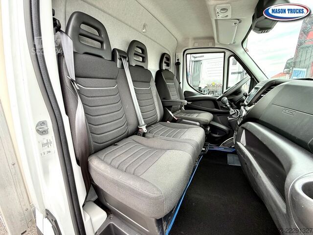 Vrachtwagen met bakwagen Iveco Daily 35c160 3.0