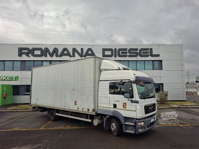 Furgão de painéis MAN 8.220