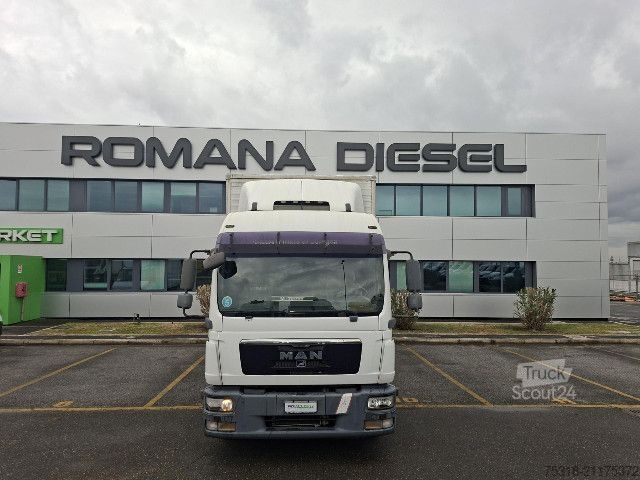 Furgão de painéis MAN 8.220