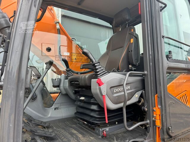 Excavadora sobre orugas Doosan DX225LC-7
