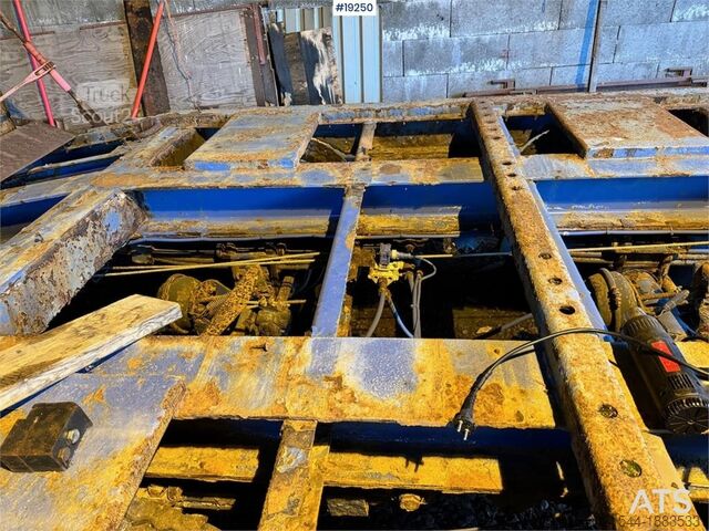 Low loader  Mueller Machine trailer w/ hydraulic bridges