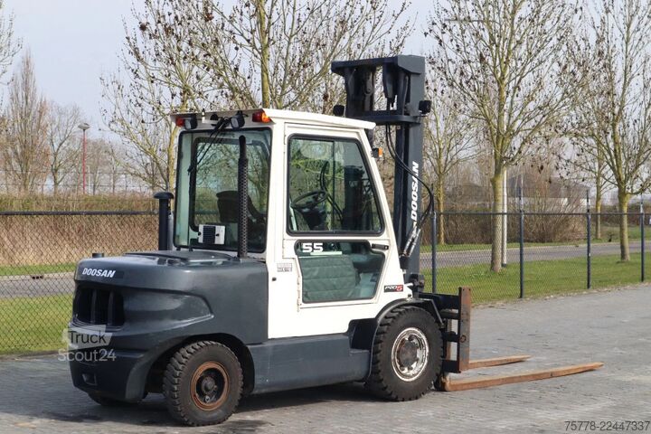 رافعة شوكية Doosan D55C-5 | 5500 KG | SIDESHIFT | POSITIONERS