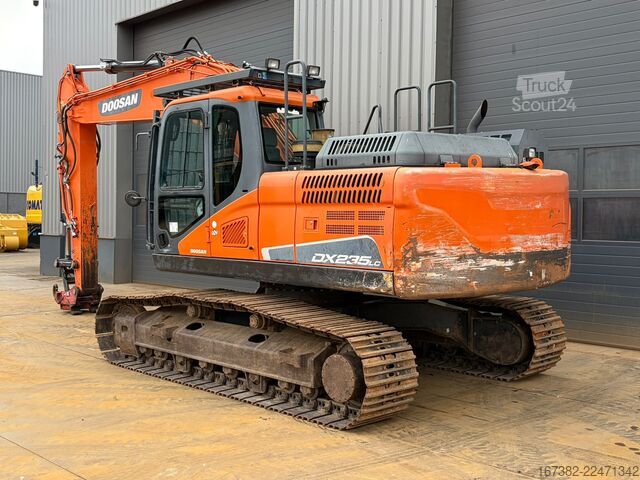 Pelle sur chenilles Doosan DX235NLC-5
