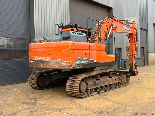 Pelle sur chenilles Doosan DX235NLC-5