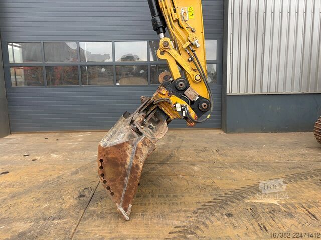Raupenbagger Caterpillar 320FL