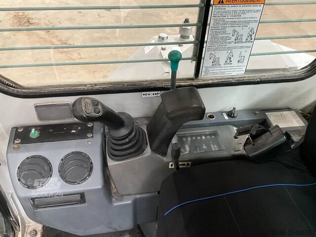 Mini-pelle Takeuchi TB 153 FR
