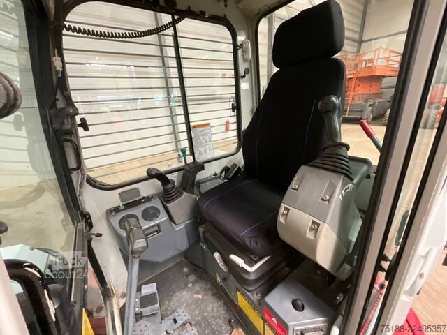 Mini-pelle Takeuchi TB 153 FR