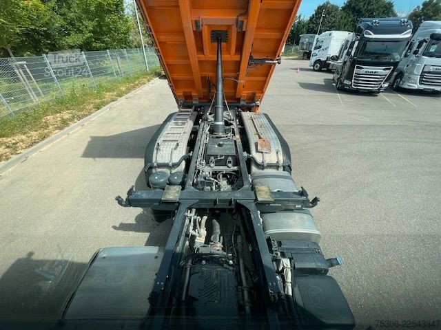 Tre-sidet tipbil DAF FAT XFC 530 Meiller Trigenius D316