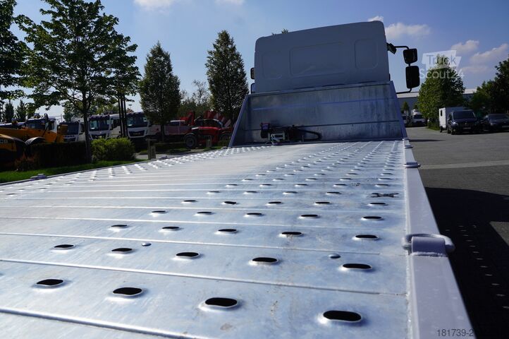 Kranöverbyggnad Renault D12 / New galvanized tow truck superstru