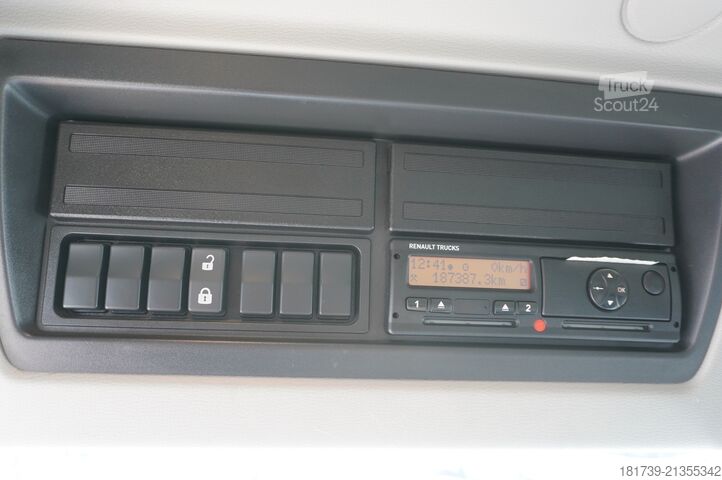 Kranöverbyggnad Renault D12 / New galvanized tow truck superstru