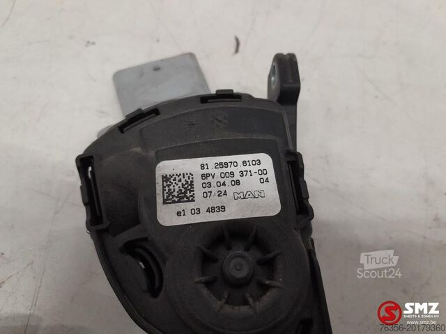 Partie de la cabine Man Occ gaspedaal + sensor MAN TGX 81259706103