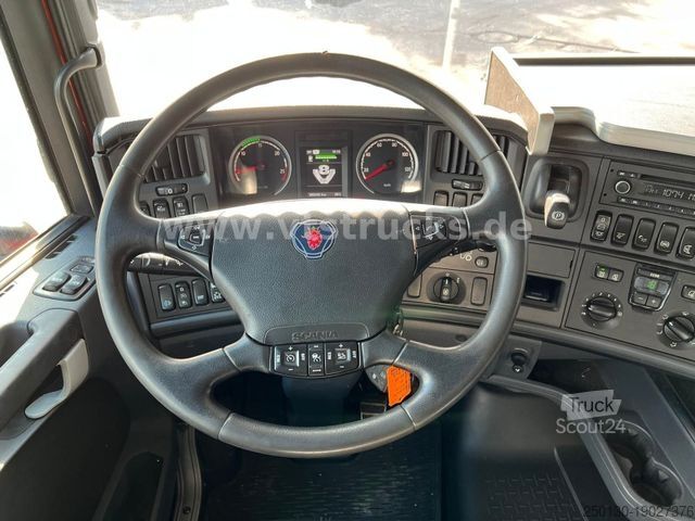 Samochód do przewozu bydła SCANIA R520 V8 4x2 Blatt/Luft KA-BA 3-Stock m. Hubdach