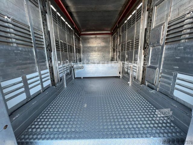 Samochód do przewozu bydła SCANIA R520 V8 4x2 Blatt/Luft KA-BA 3-Stock m. Hubdach