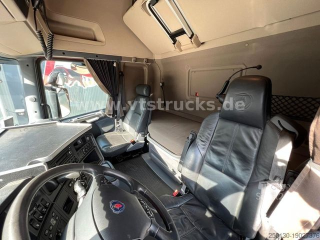Samochód do przewozu bydła SCANIA R520 V8 4x2 Blatt/Luft KA-BA 3-Stock m. Hubdach
