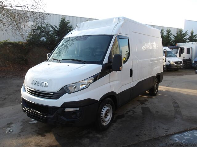 Skåpbil Iveco Daily 35S18