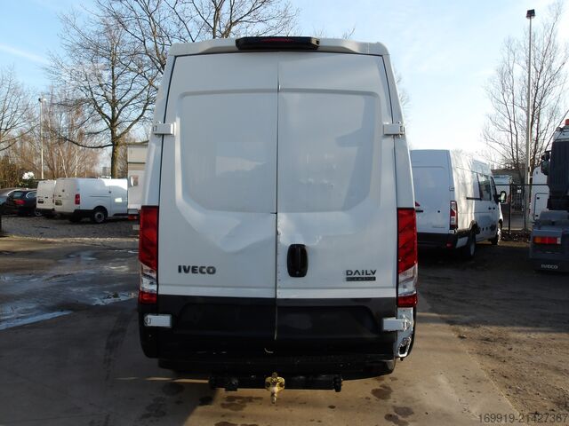 Skåpbil Iveco Daily 35S18