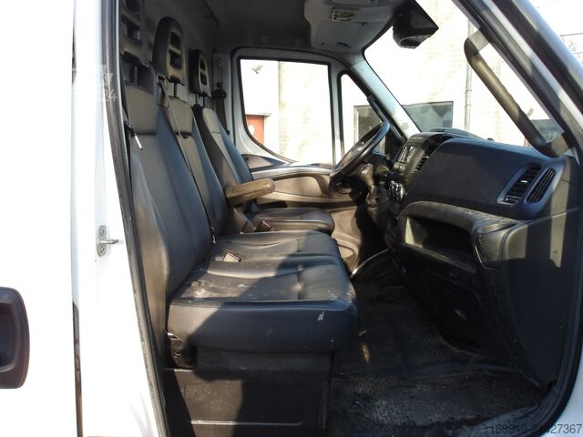 Skåpbil Iveco Daily 35S18