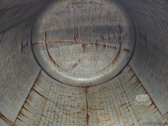 Vekselpåbygg-semitrailer SCHMITZ CARGOBULL Tankchassis mit Tankcontainer, 375.678 Km