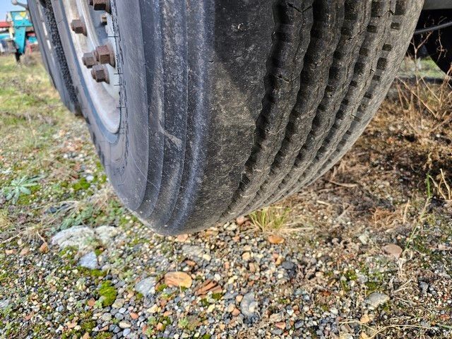 Vekselpåbygg-semitrailer SCHMITZ CARGOBULL Tankchassis mit Tankcontainer, 375.678 Km