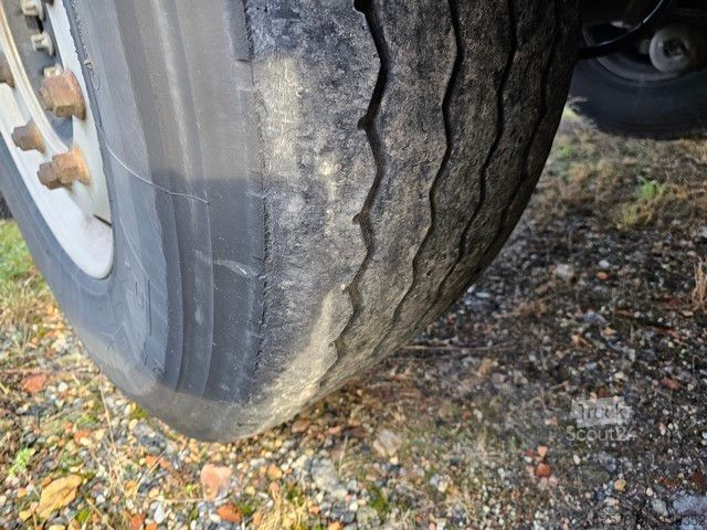Vekselpåbygg-semitrailer SCHMITZ CARGOBULL Tankchassis mit Tankcontainer, 375.678 Km