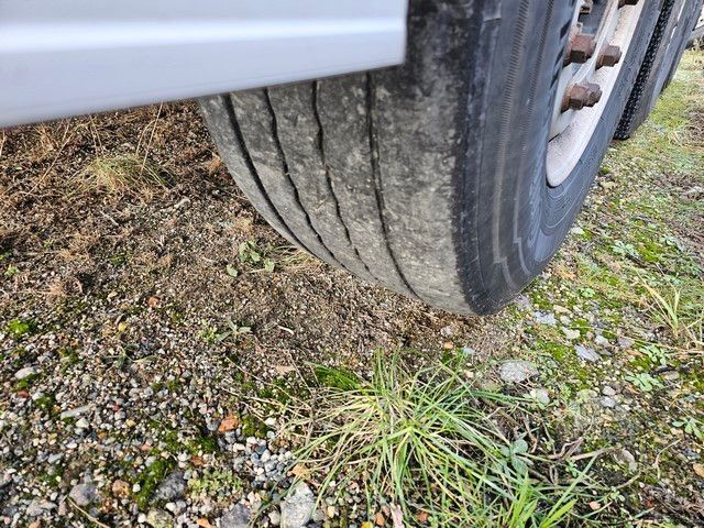 Vekselpåbygg-semitrailer SCHMITZ CARGOBULL Tankchassis mit Tankcontainer, 375.678 Km