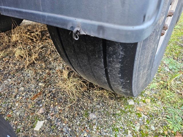 Vekselpåbygg-semitrailer SCHMITZ CARGOBULL Tankchassis mit Tankcontainer, 375.678 Km