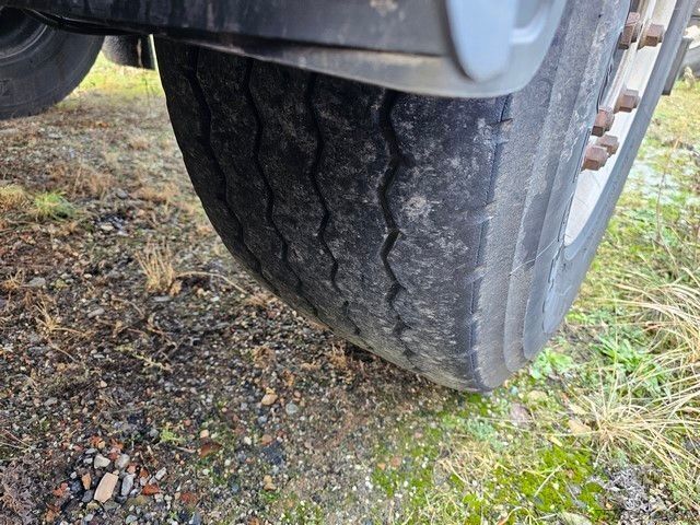 Vekselpåbygg-semitrailer SCHMITZ CARGOBULL Tankchassis mit Tankcontainer, 375.678 Km