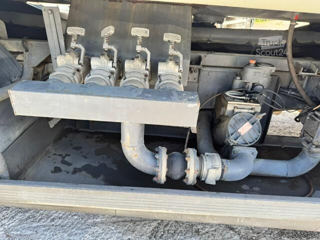 Camión cisterna Renault MIDLUM 210 CITERNE MERCERON 11000 L 4 COMPARTIMENT