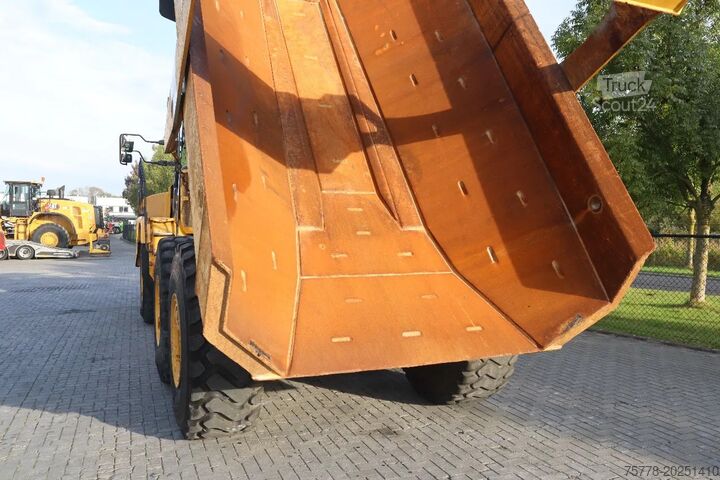 Samohodni tovornjak Caterpillar 730 04A | TAILGATE | LOW HO