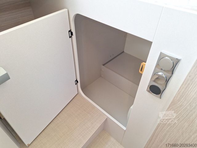 Polintegriran avtodom BÜRSTNER Lineo T 620 G SAT, TV, NAVI, RFK, WINTERPAKET