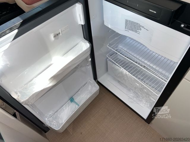 Halvintegrerad husbil BÜRSTNER Lineo T 620 G