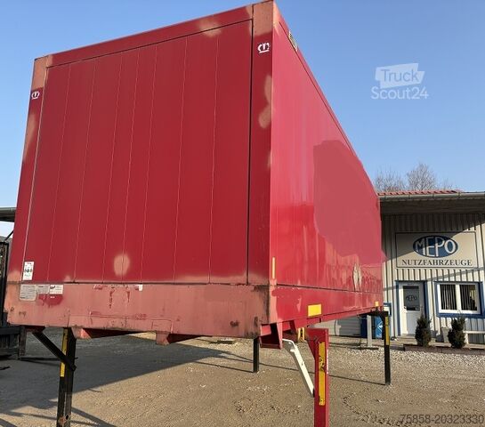 Troca de carroçaria por carroçaria de caixa Krone 7,45m Wechselkoffer mit Türen