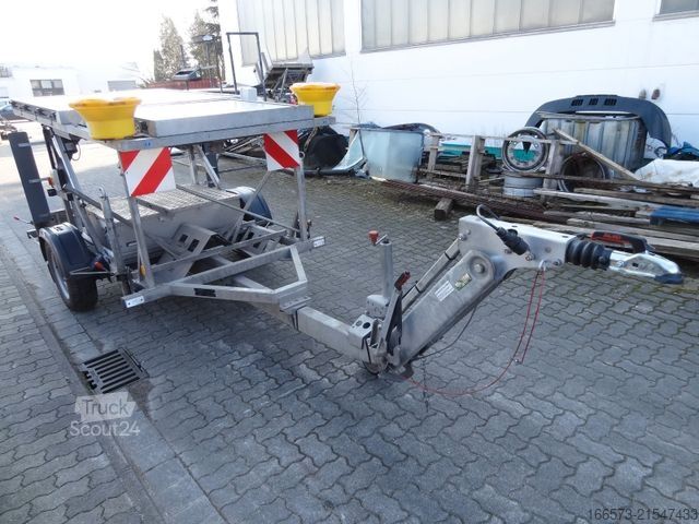 Priekaba  Nissen VLTLED/10  Vorwarner mit Radarfunkwarner