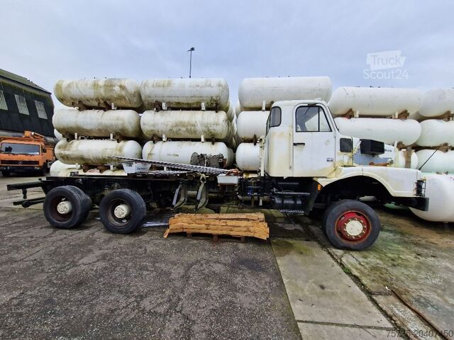 Podvozek s kabinou VOLVO N10 6x6