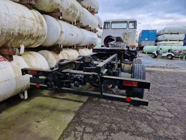 Podvozek s kabinou VOLVO N10 6x6