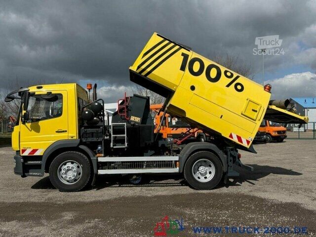 Măturătoare stradală Mercedes-Benz Atego 1524 Bucher Johnston VS651 Deutsches Gerät