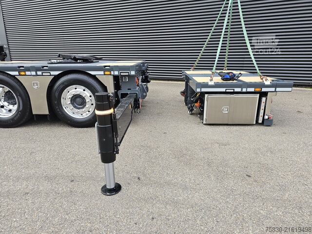 Vrachtwagen met kraan Scania R590 V8 / 8x2 / HMF 9520 + JIB + LIER / TREKKER...