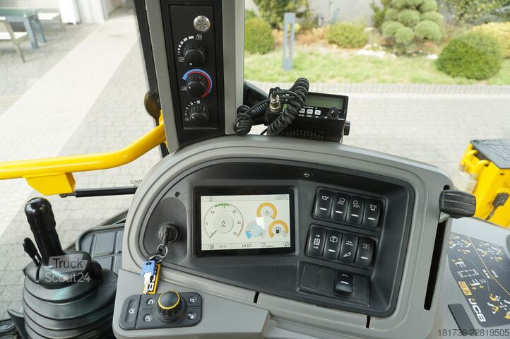 Kaivurikuormaaja JCB 4CX PRO / joysticks / 2022 / 3 units