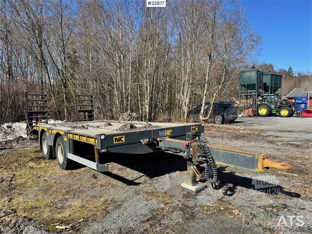 Low loader NC machinery trailer with manual loading ramps