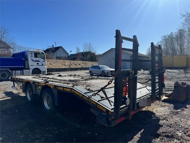 Low loader NC machinery trailer with manual loading ramps