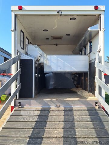 Przyczepa do przewozu zwierząt Iveco 