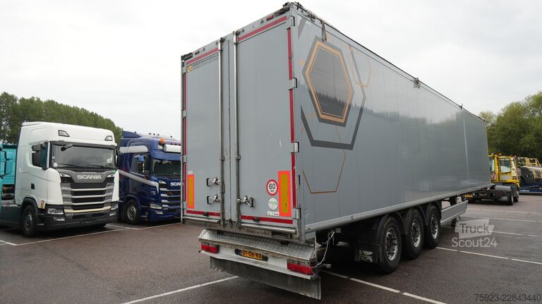 Pohyblivá podlaha Kraker 3 AXLE WALKING FLOOR 90m3