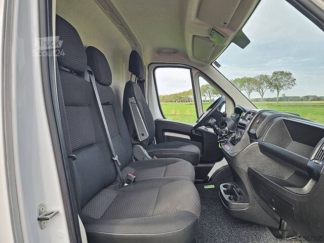 Camioneta familiar de techo alto OPEL MOVANO 2.2 L2H2 Airco Euro6