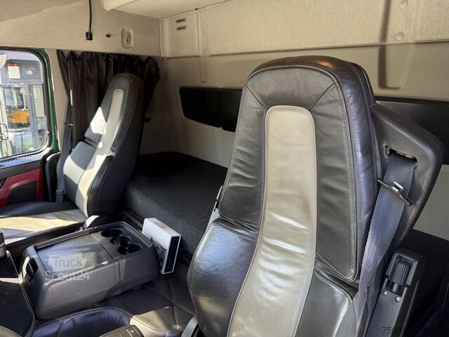 Autokran Volvo FM500 8X4 Kran Hiab 408 Jib bis 30 Meter