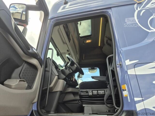 Traktorová jednotka SCANIA S580 A6x2NA Highgline tractor unit/ 3 pc